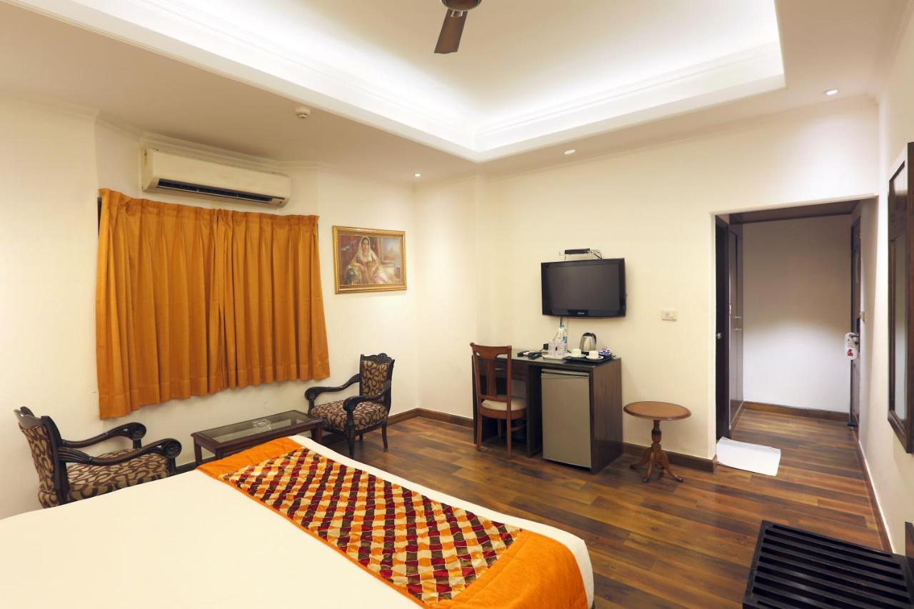 Airport Hotel Le Seasons Нью-Дели Экстерьер фото