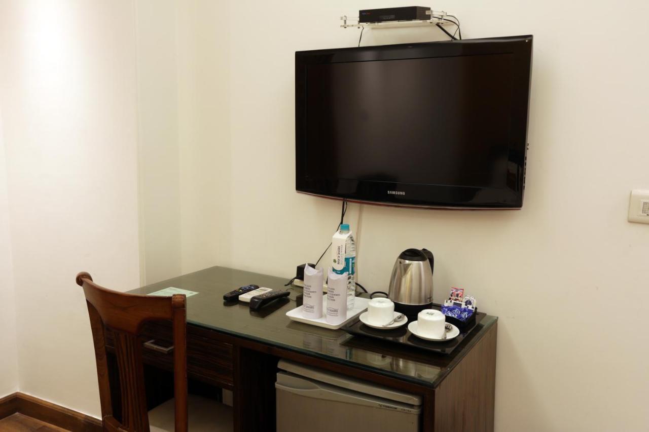 Airport Hotel Le Seasons Нью-Дели Экстерьер фото