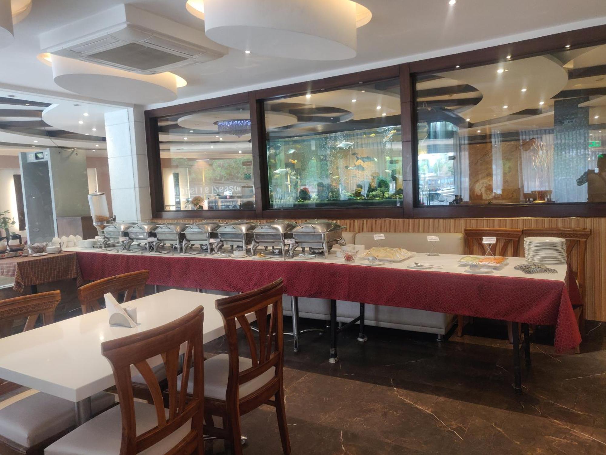 Airport Hotel Le Seasons Нью-Дели Экстерьер фото