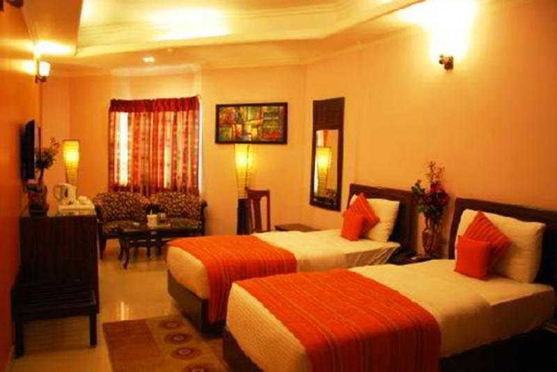 Airport Hotel Le Seasons Нью-Дели Экстерьер фото