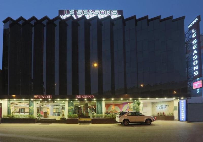 Airport Hotel Le Seasons Нью-Дели Экстерьер фото