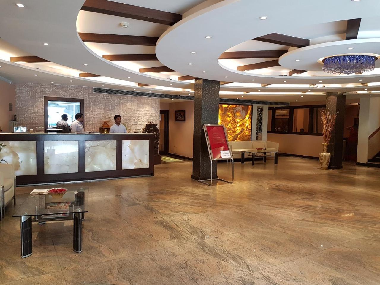 Airport Hotel Le Seasons Нью-Дели Экстерьер фото